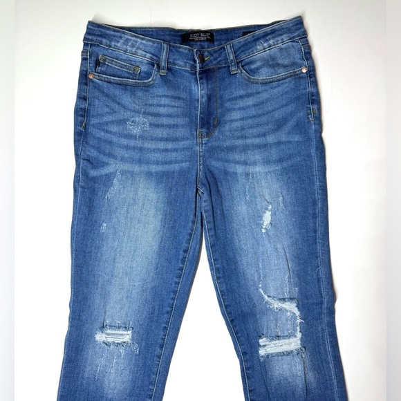Judy Blue Women’s Relaxed Fit Distressed Jeans
Size- 30 - Picture 2 of 9